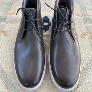 Men’s Cole Haan Grey Wedgechukka Boots, Size 10 M, New Never Worn